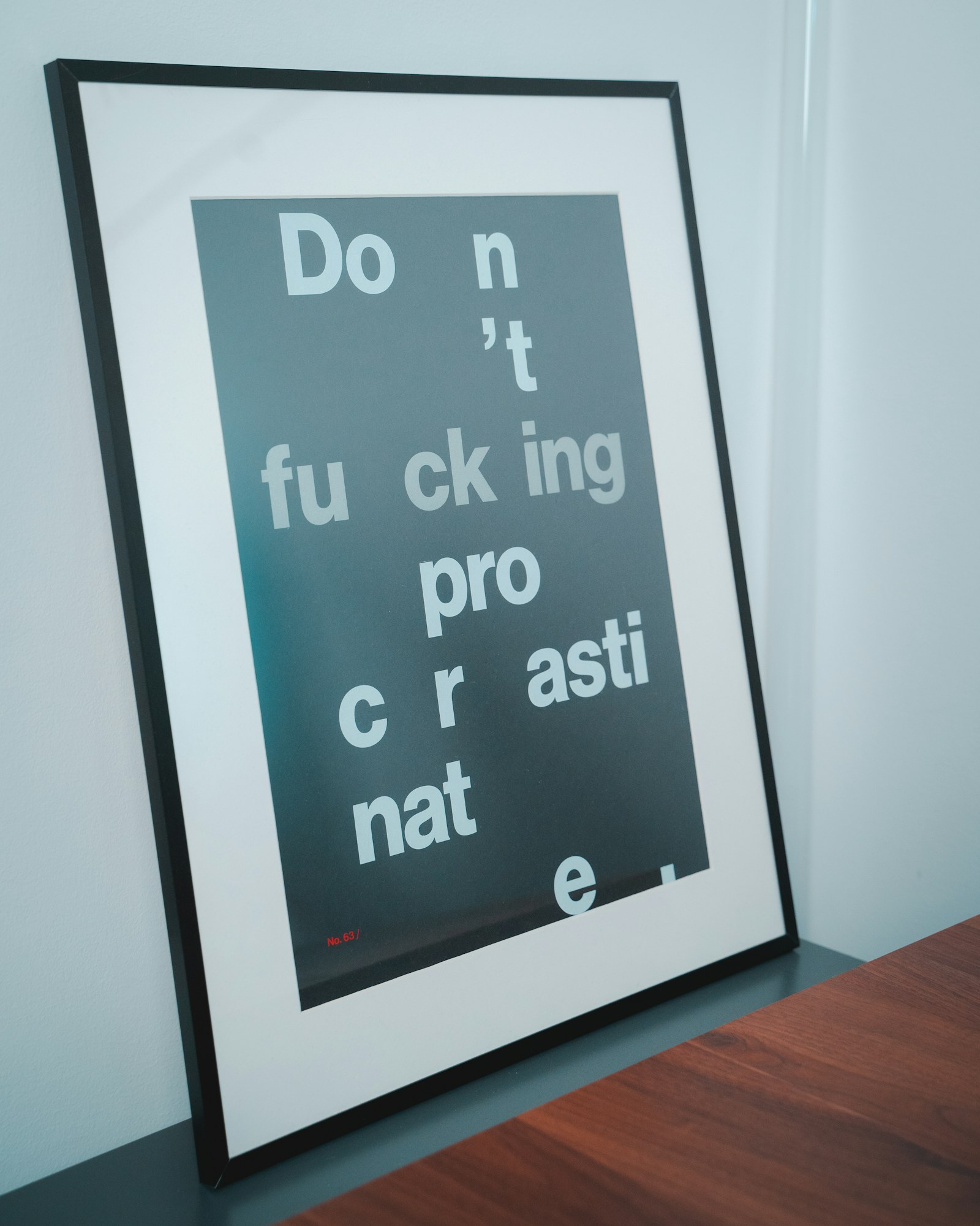 Póster tipográfico en blanco y negro
